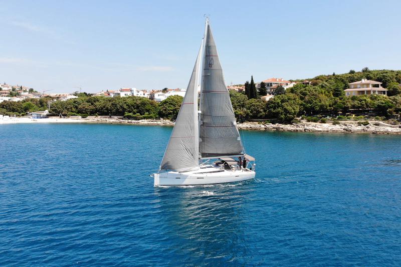 Book yachts online - sailboat - Dehler 42 - Vivid - rent