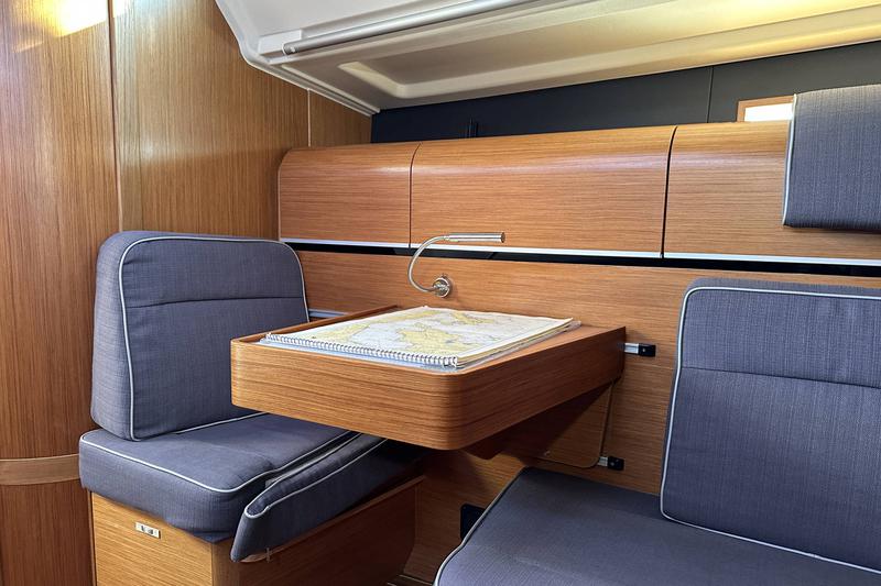 Book yachts online - sailboat - Dehler 42 - Vivid - rent