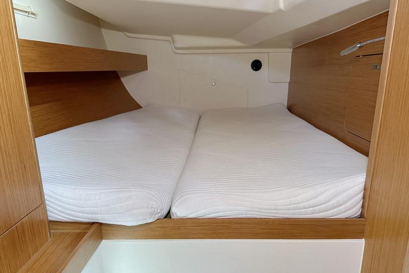 Book yachts online - sailboat - Dehler 42 - Vivid - rent