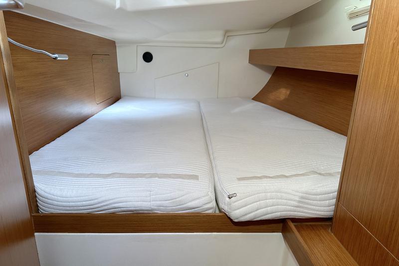 Book yachts online - sailboat - Dehler 42 - Vivid - rent