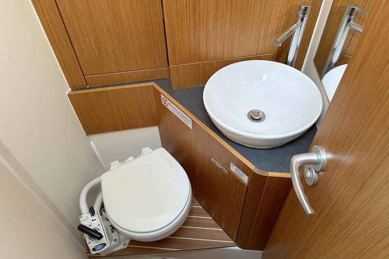 Book yachts online - sailboat - Dehler 42 - Vivid - rent