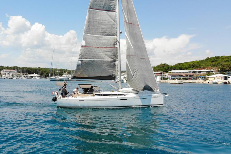 Book yachts online - sailboat - Dehler 42 - Vivid - rent
