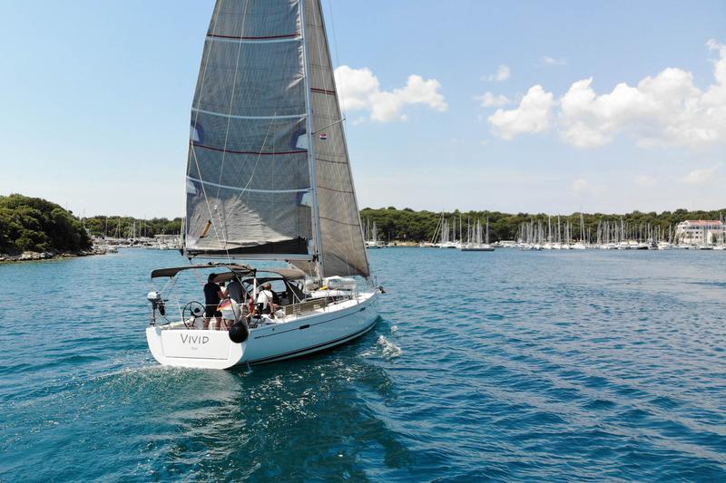 Book yachts online - sailboat - Dehler 42 - Vivid - rent