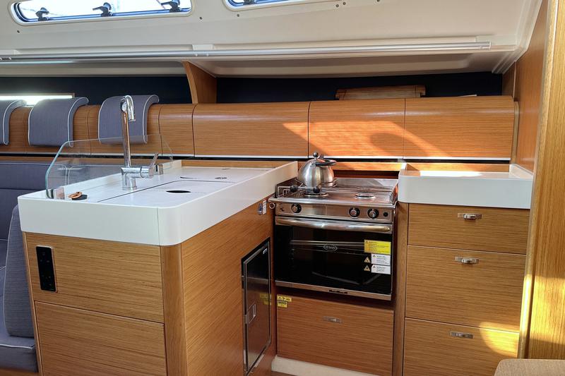 Book yachts online - sailboat - Dehler 42 - Vivid - rent