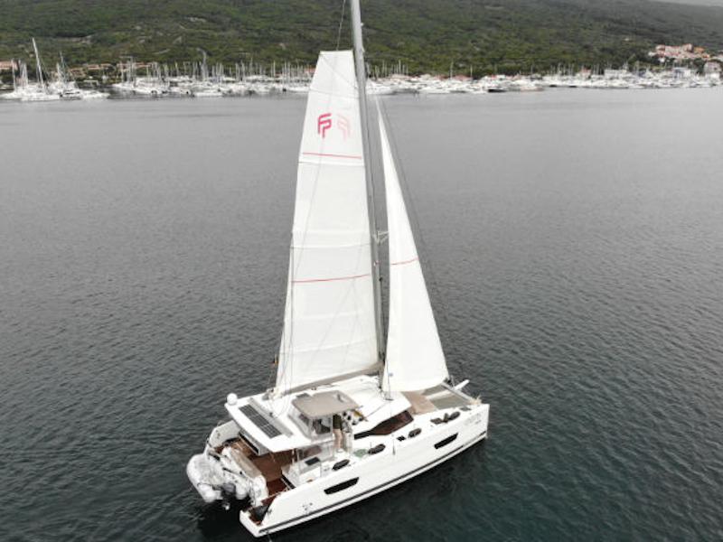 Book yachts online - catamaran - Lucia 40 - 3 cab - Idefix - rent