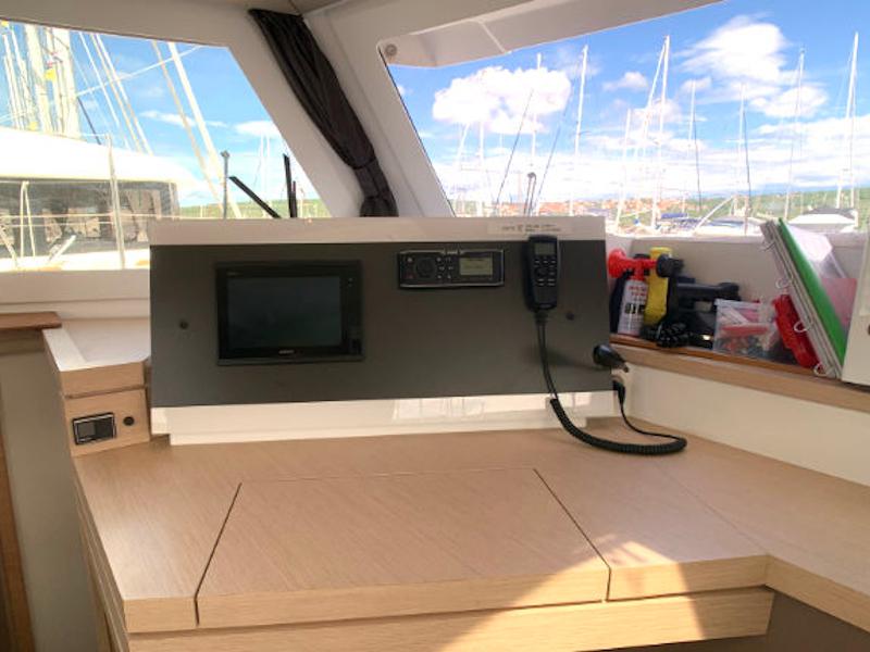Book yachts online - catamaran - Lucia 40 - 3 cab - Idefix - rent