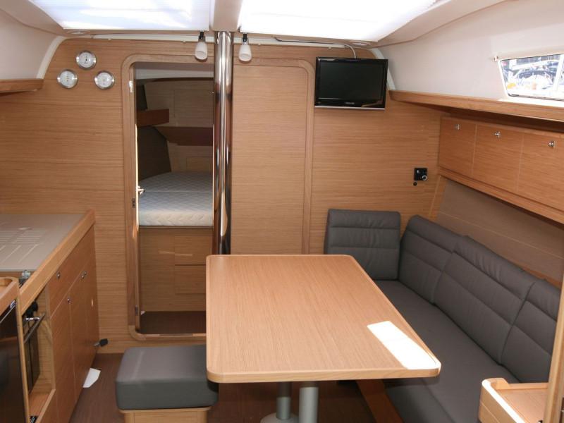 Book yachts online - sailboat - Dufour 382 Grand Large - 3 cab - Henry - rent
