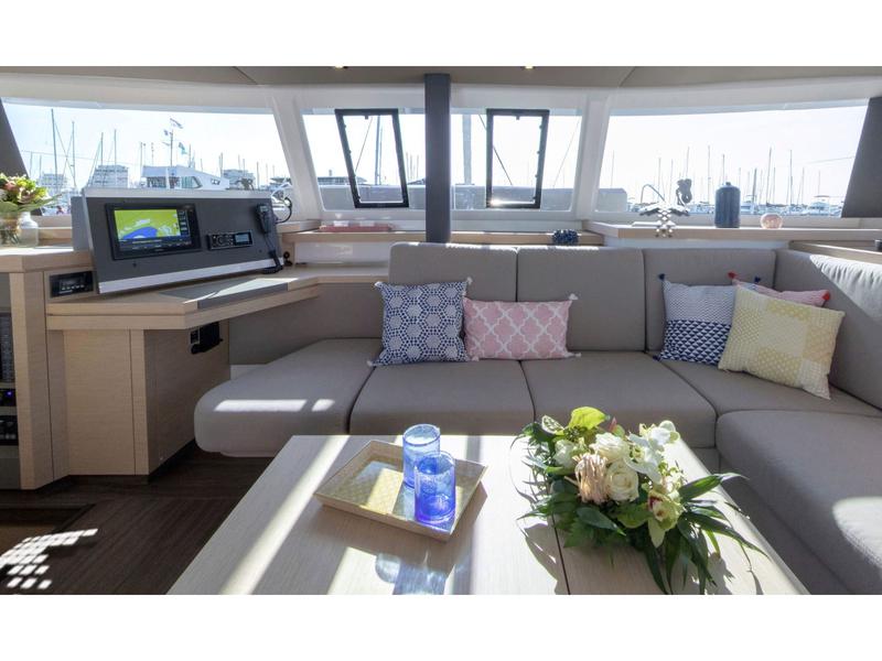 Book yachts online - catamaran - Astréa 42.3 - Calypso - rent