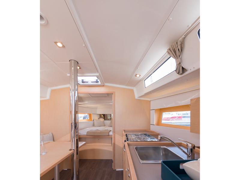 Book yachts online - sailboat - Oceanis 38.1 - Lukas - rent