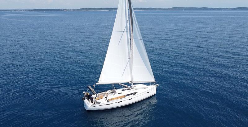 Book yachts online - sailboat - Bavaria Cruiser 41 - Raven - rent