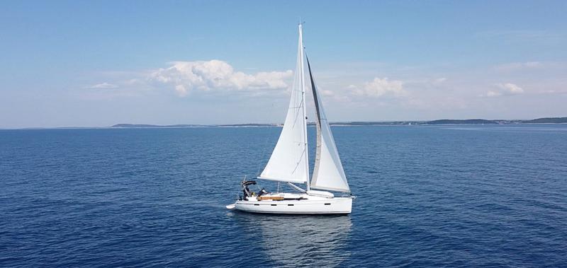 Book yachts online - sailboat - Bavaria Cruiser 41 - Raven - rent
