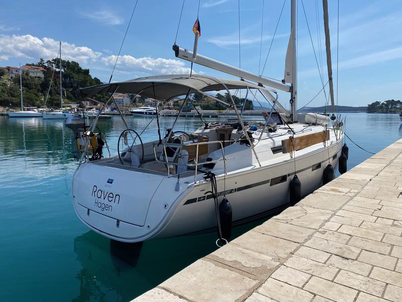 Book yachts online - sailboat - Bavaria Cruiser 41 - Raven - rent
