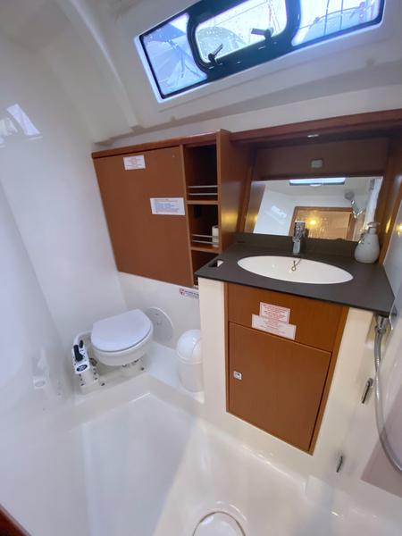 Book yachts online - sailboat - Bavaria Cruiser 41 - Raven - rent