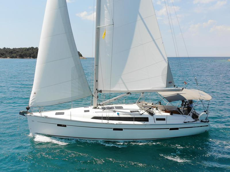 Book yachts online - sailboat - Bavaria Cruiser 41 - Raven - rent