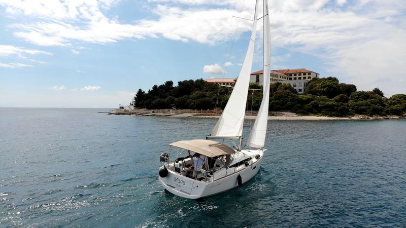 Book yachts online - sailboat - Sun Odyssey 349 - 2 Cab - Marie - rent