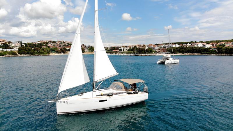 Book yachts online - sailboat - Sun Odyssey 349 - 2 Cab - Marie - rent