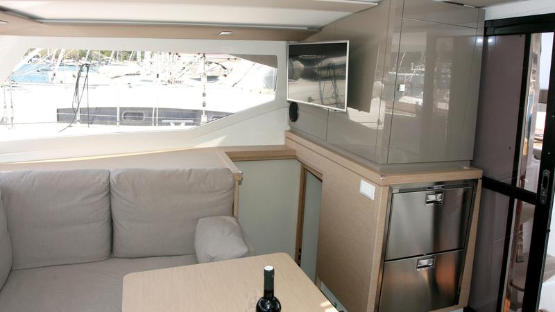Book yachts online - catamaran - Lucia 40 - Luna Rossa II - rent