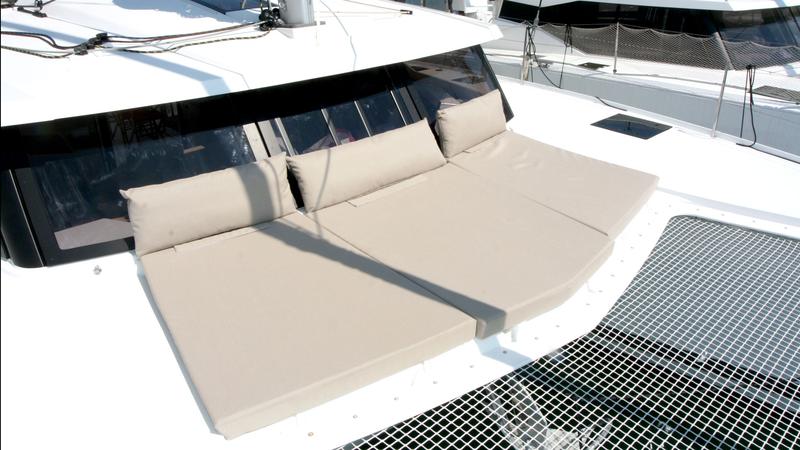Book yachts online - catamaran - Lucia 40 - Luna Rossa II - rent