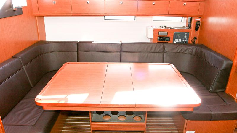 Book yachts online - sailboat - Bavaria Cruiser 46 - Beef - rent