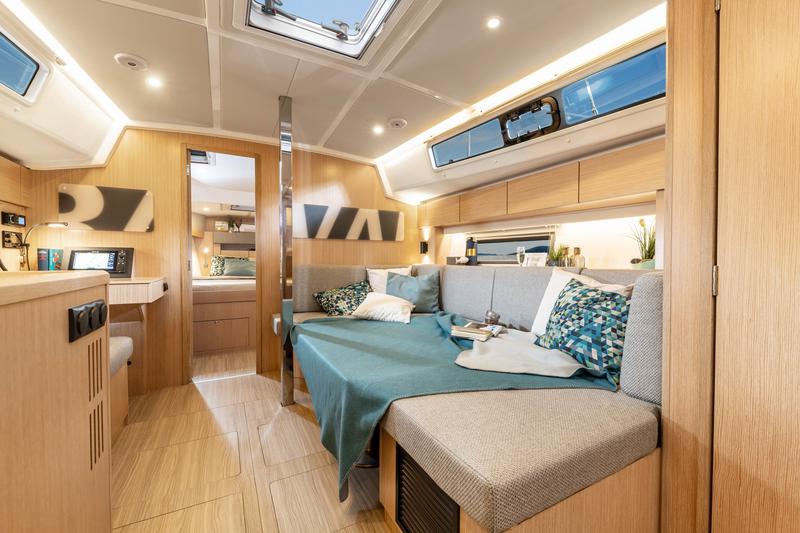 Book yachts online - sailboat - Bavaria C42 - Nirvana - rent