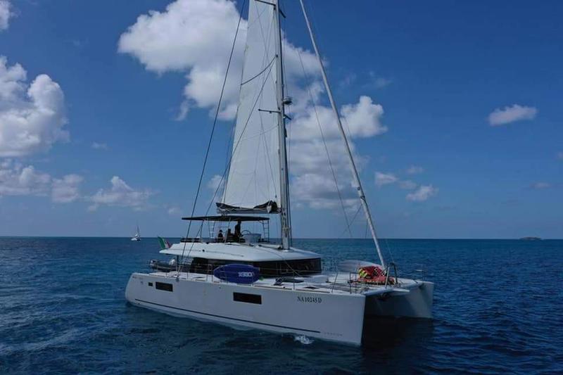 Book yachts online - catamaran - Lagoon 560 S2 - Taipan - rent