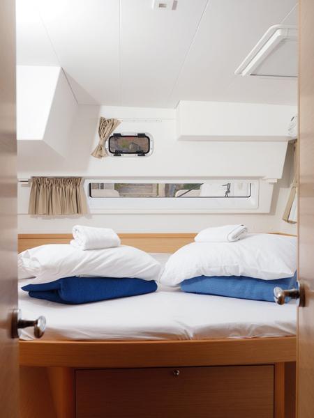 Book yachts online - catamaran - Lagoon 42 - GALAPAGOS - rent