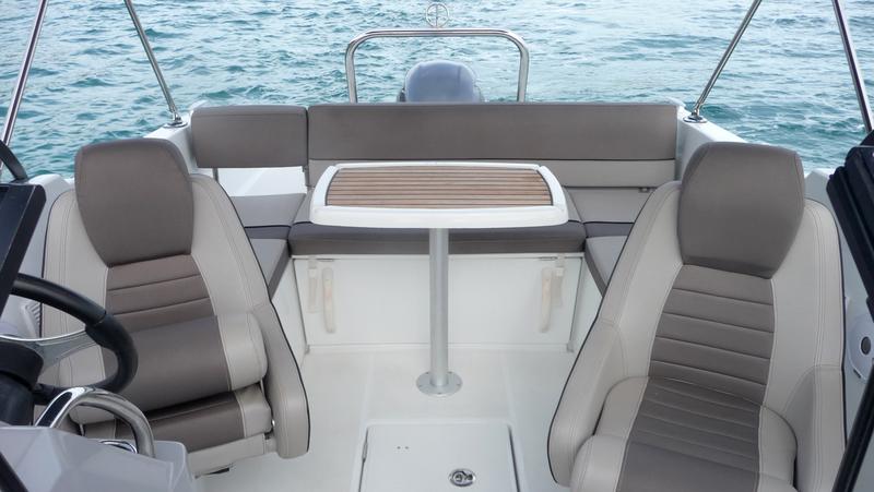 Book yachts online - motorboat - Cap Camarat 6.5 BR - B-One - rent
