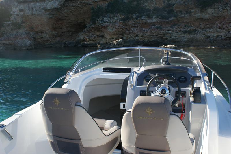Book yachts online - motorboat - Glastron GT 225 - Jualpa - rent