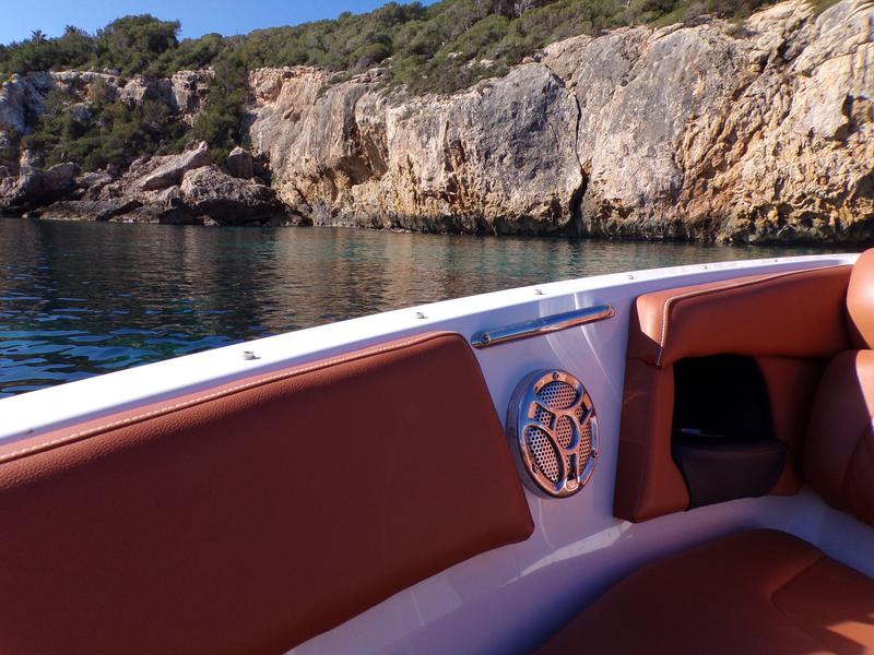 Book yachts online - motorboat - Glastron GT 245 - Blue Dream - rent