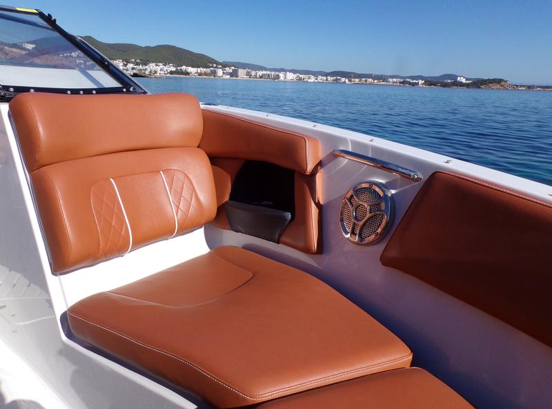 Book yachts online - motorboat - Glastron GT 245 - Blue Dream - rent