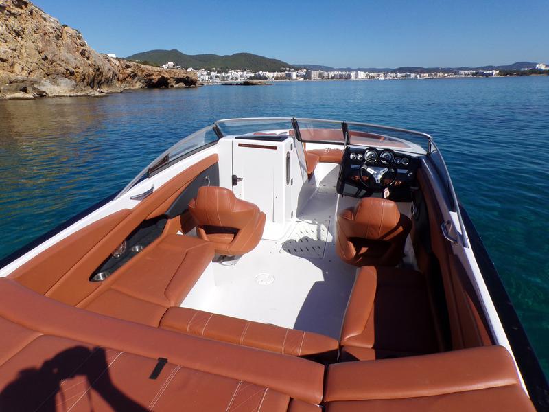 Book yachts online - motorboat - Glastron GT 245 - Blue Dream - rent