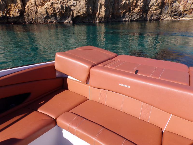 Book yachts online - motorboat - Glastron GT 245 - Blue Dream - rent