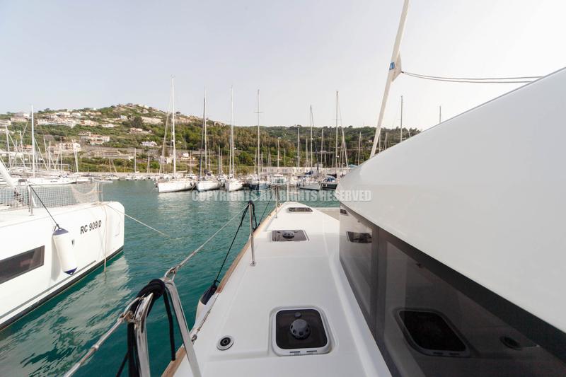 Book yachts online - catamaran - Lagoon 40 (2020) - FELU' - rent