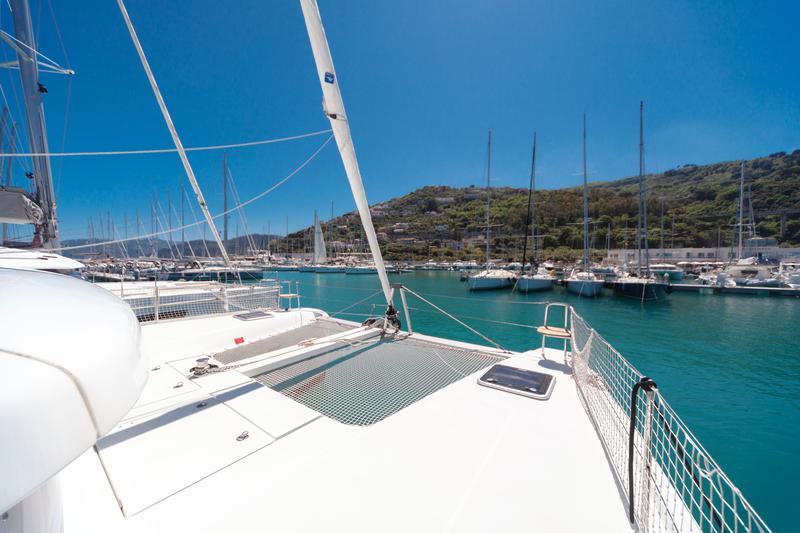 Book yachts online - catamaran - Lagoon 42 - SHARANDA - rent