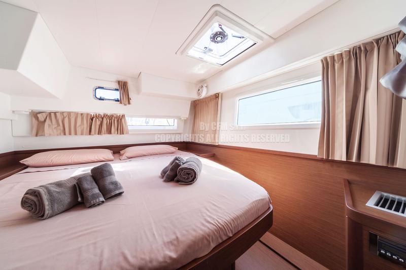 Book yachts online - catamaran - Lagoon 42 - SHARANDA - rent