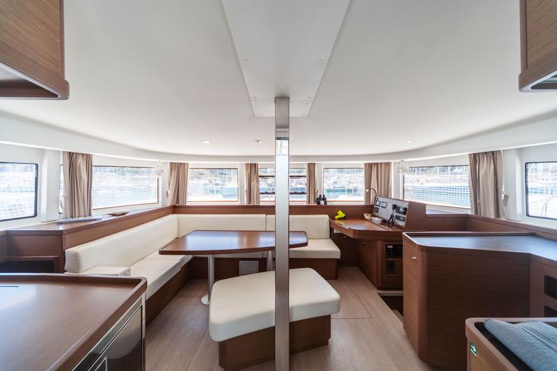 Book yachts online - catamaran - Lagoon 42 - SHARANDA - rent