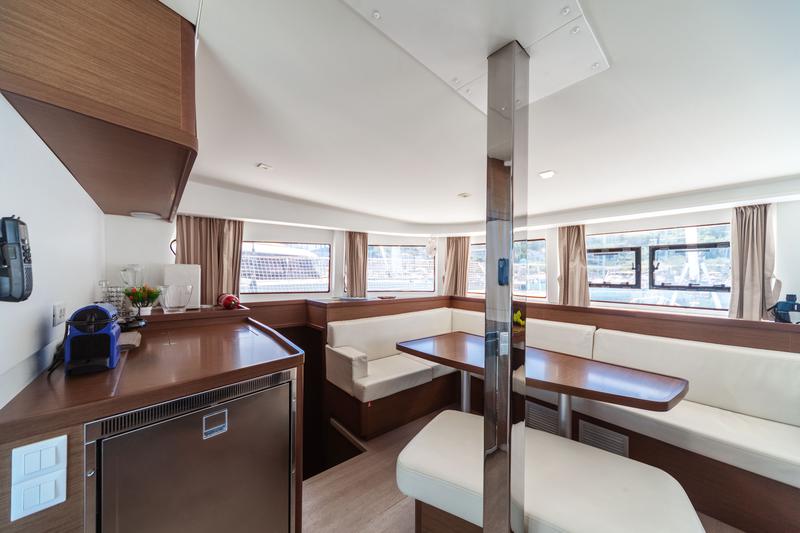 Book yachts online - catamaran - Lagoon 42 - SHARANDA - rent