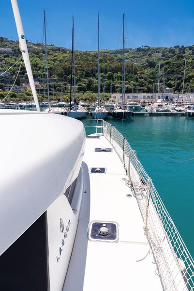 Book yachts online - catamaran - Lagoon 42 - SHARANDA - rent