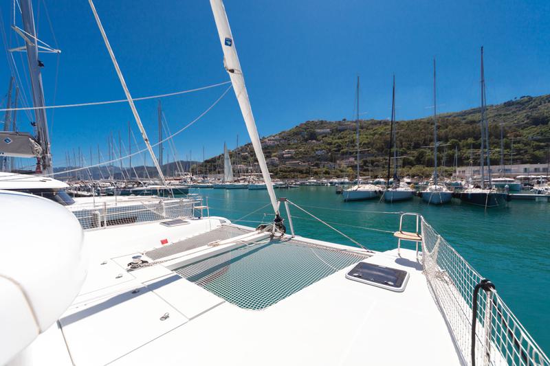 Book yachts online - catamaran - Lagoon 42 - SHARANDA - rent