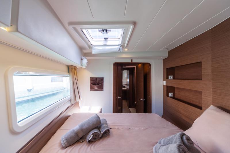 Book yachts online - catamaran - Lagoon 42 - SHARANDA - rent