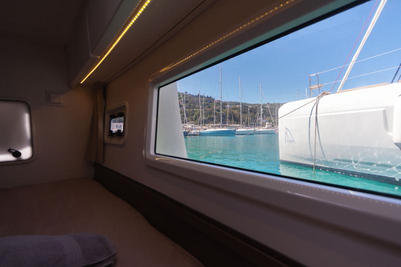 Book yachts online - catamaran - Lagoon 42 - SHARANDA - rent