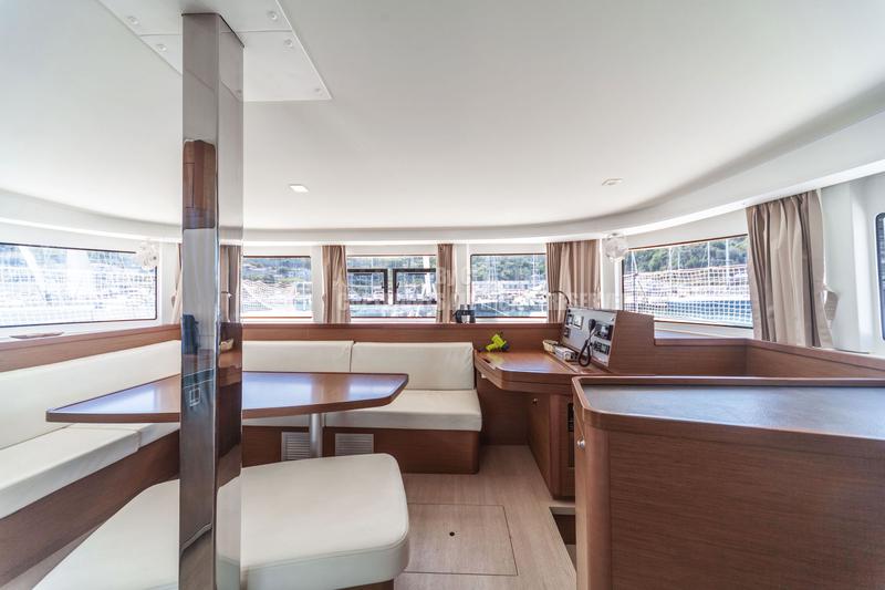 Book yachts online - catamaran - Lagoon 42 - SHARANDA - rent