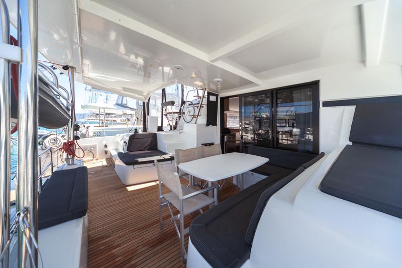 Book yachts online - catamaran - Lagoon 42 - SHARANDA - rent