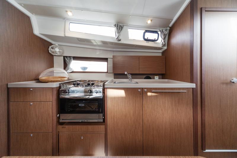 Book yachts online - sailboat - Oceanis 38.1 - Dollie - rent