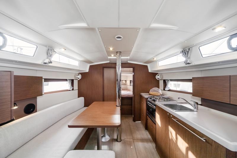 Book yachts online - sailboat - Oceanis 38.1 - Dollie - rent