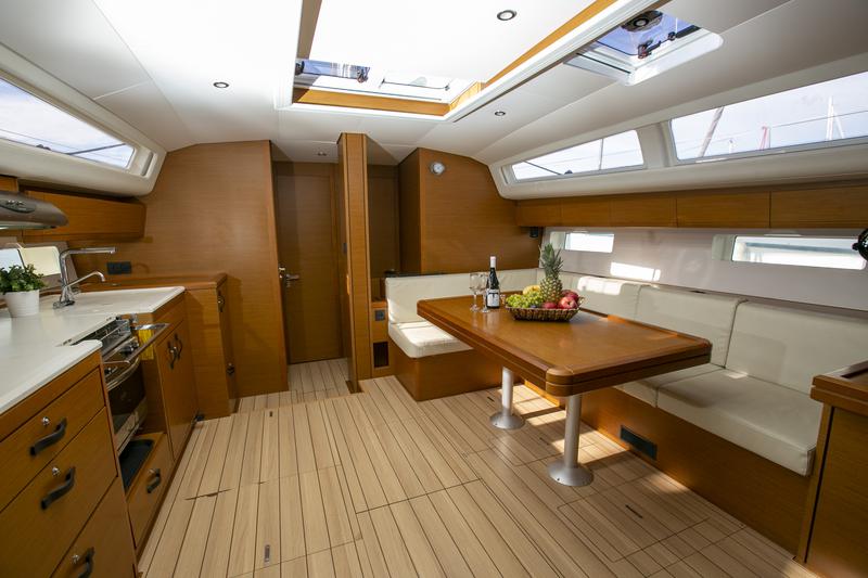 Book yachts online - sailboat - Jeanneau 54 - Jeanneau 54 | with GEN, A/C, inverter, solar panels, bow thruster - rent