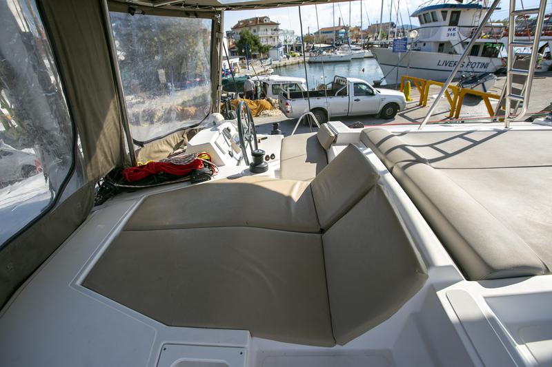 Book yachts online - catamaran - Bali 4.0 - Blue Dream II - rent