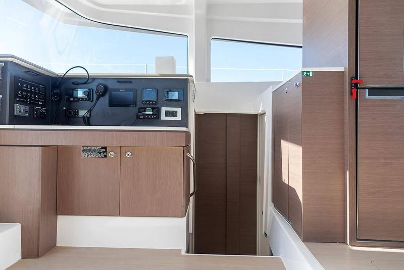 Book yachts online - catamaran - Bali 4.2 - Kos 42.6 / Model 2022! With AC, WM, generator, solar panels, hydraulic gangway &amp; electric WC - rent