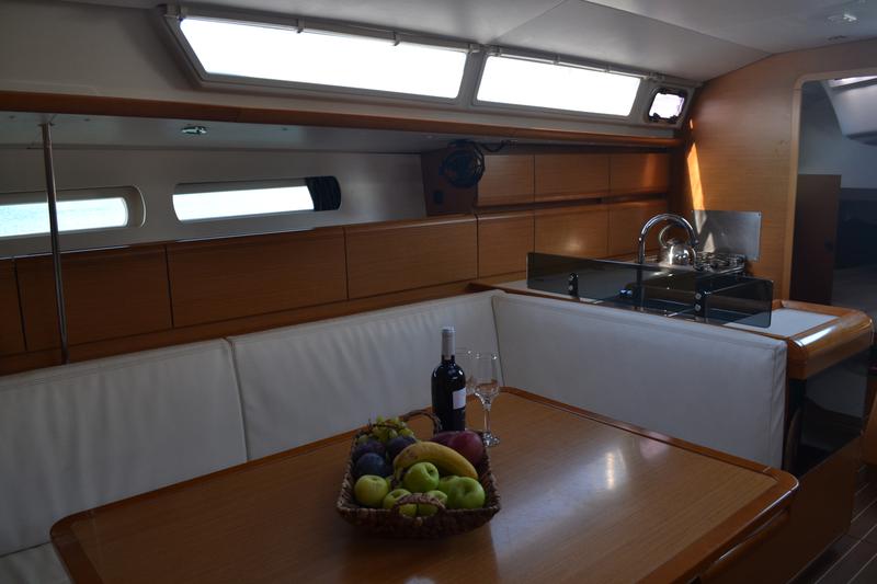 Book yachts online - sailboat - Sun Odyssey 439 - Triada / bow-thruster, solar panels, electric WC - rent