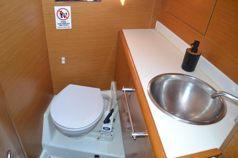 Book yachts online - sailboat - Sun Odyssey 439 - Triada / bow-thruster, solar panels, electric WC - rent